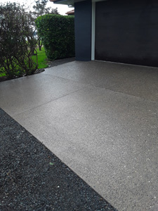 Exposed concrete West Coast pebble with cream oxide