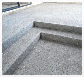 Exposed pebble stairs